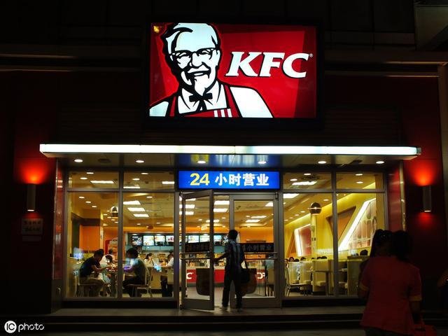 38、实体店如果不知道吸引新客户，请看这几个例子，你常见但未深思网创-网赚-电商-tk-出海-AI-抖音-快手-小红书-视频号-玩法-创业-小程序-公众号-私域-s粉网创智库
